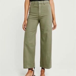 Green Abercrombie ultra high rise crop wide leg pants